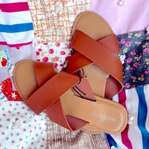 Criss Cross faux leather size 5/6 women’s sandals!